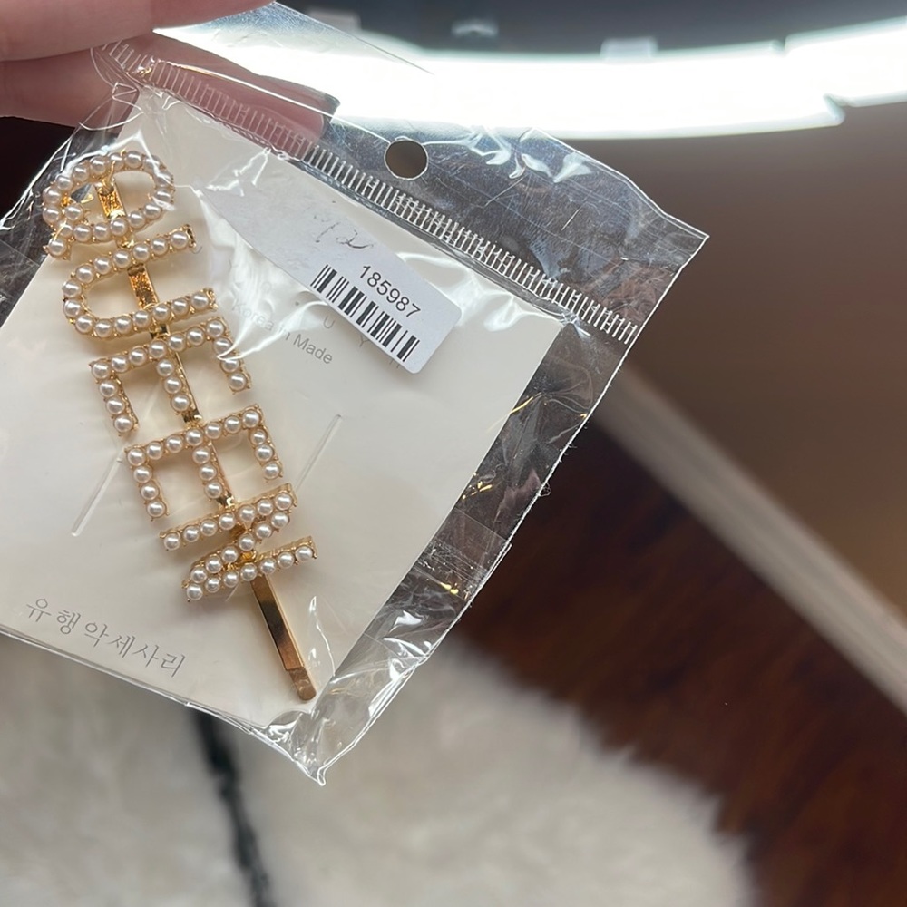 Queen hair clip